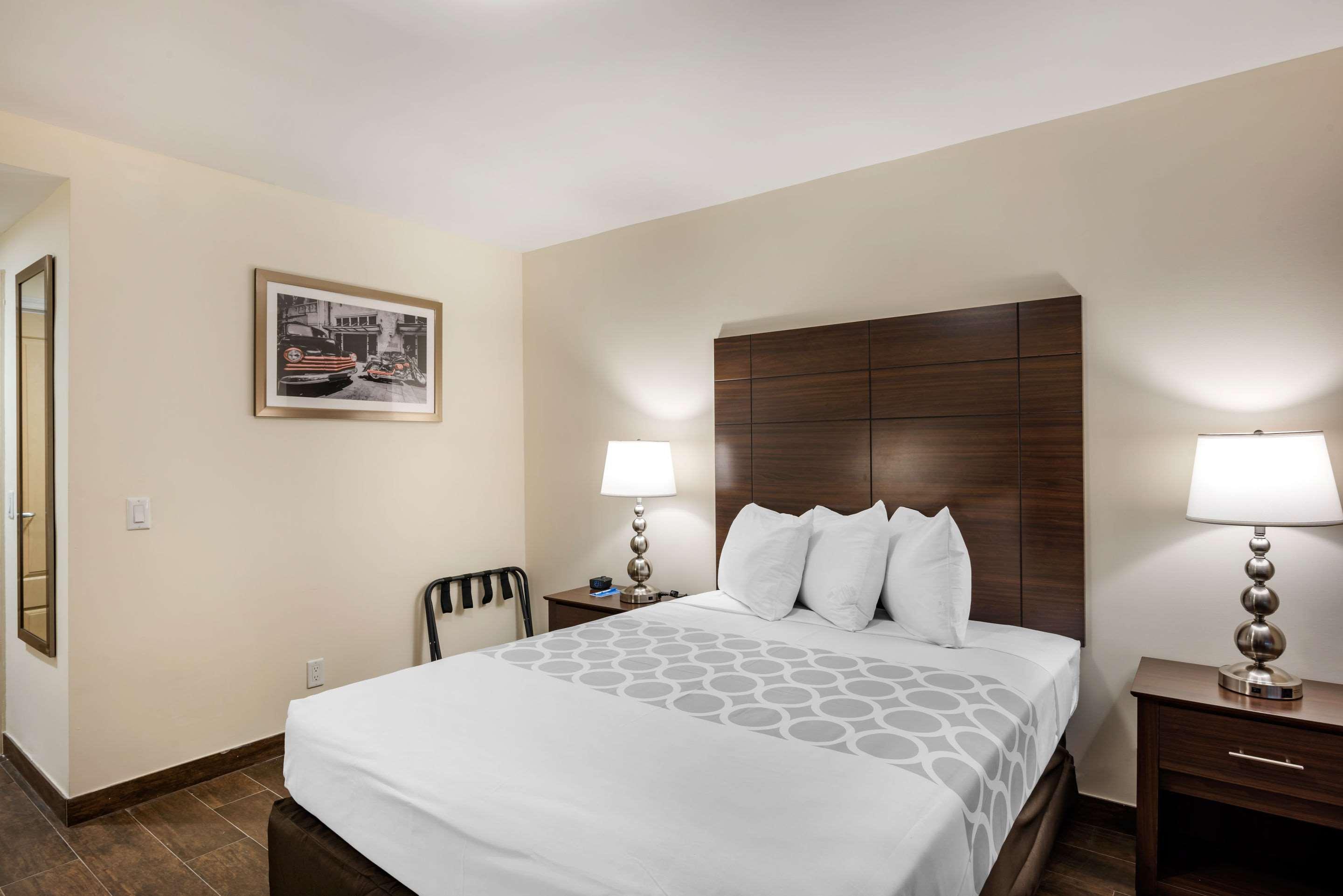 Downtown Hollywood Gardens Inn & Suites Bagian luar foto