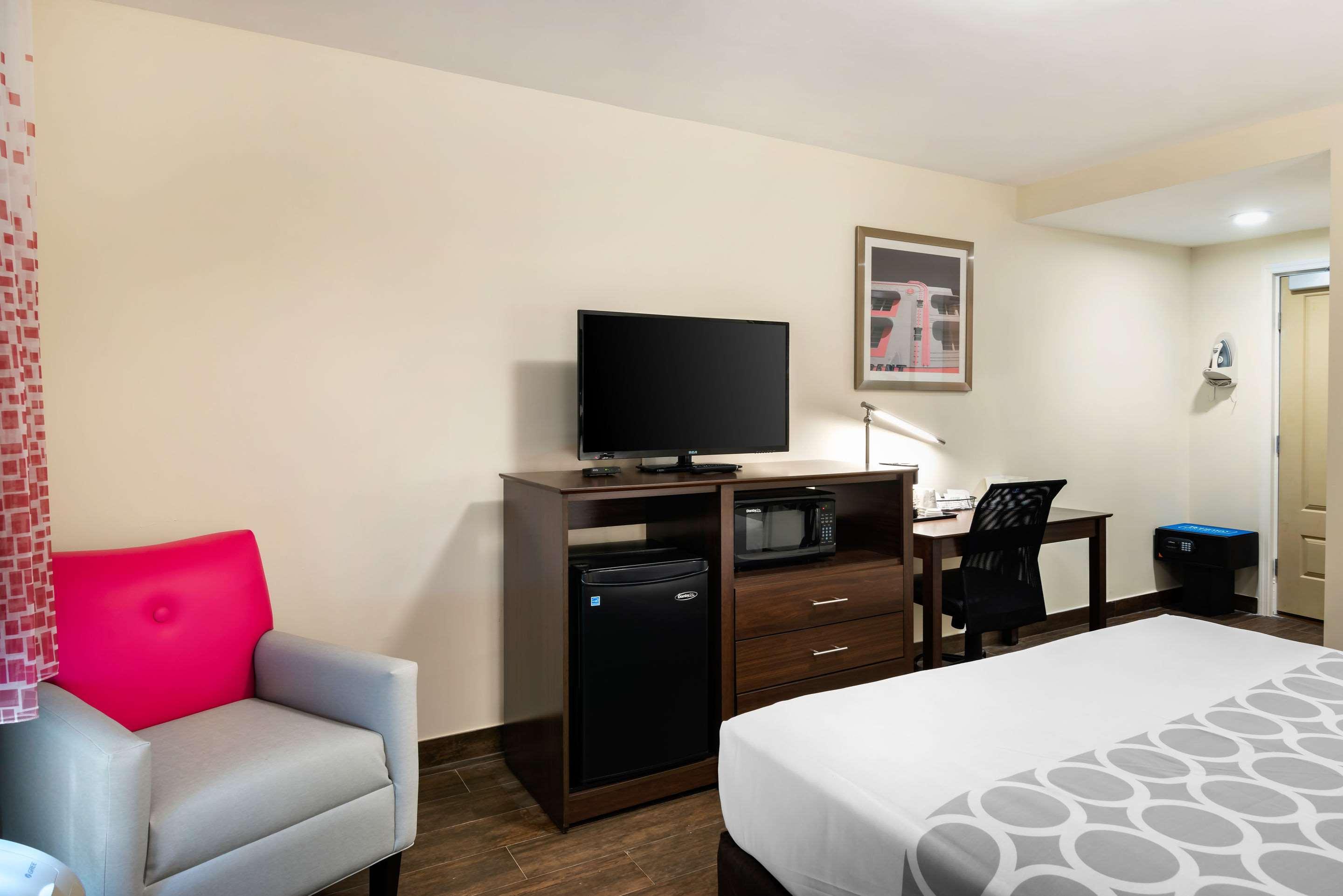 Downtown Hollywood Gardens Inn & Suites Bagian luar foto