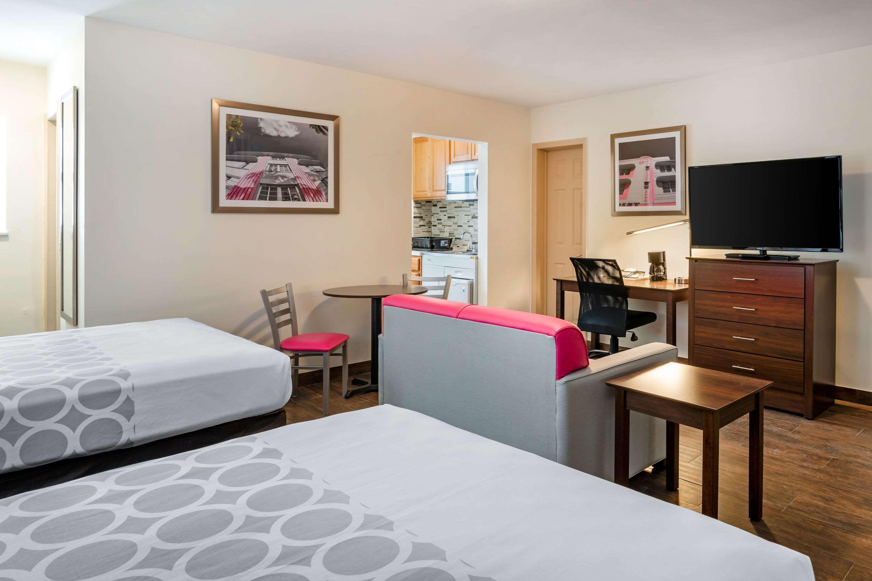 Downtown Hollywood Gardens Inn & Suites Bagian luar foto
