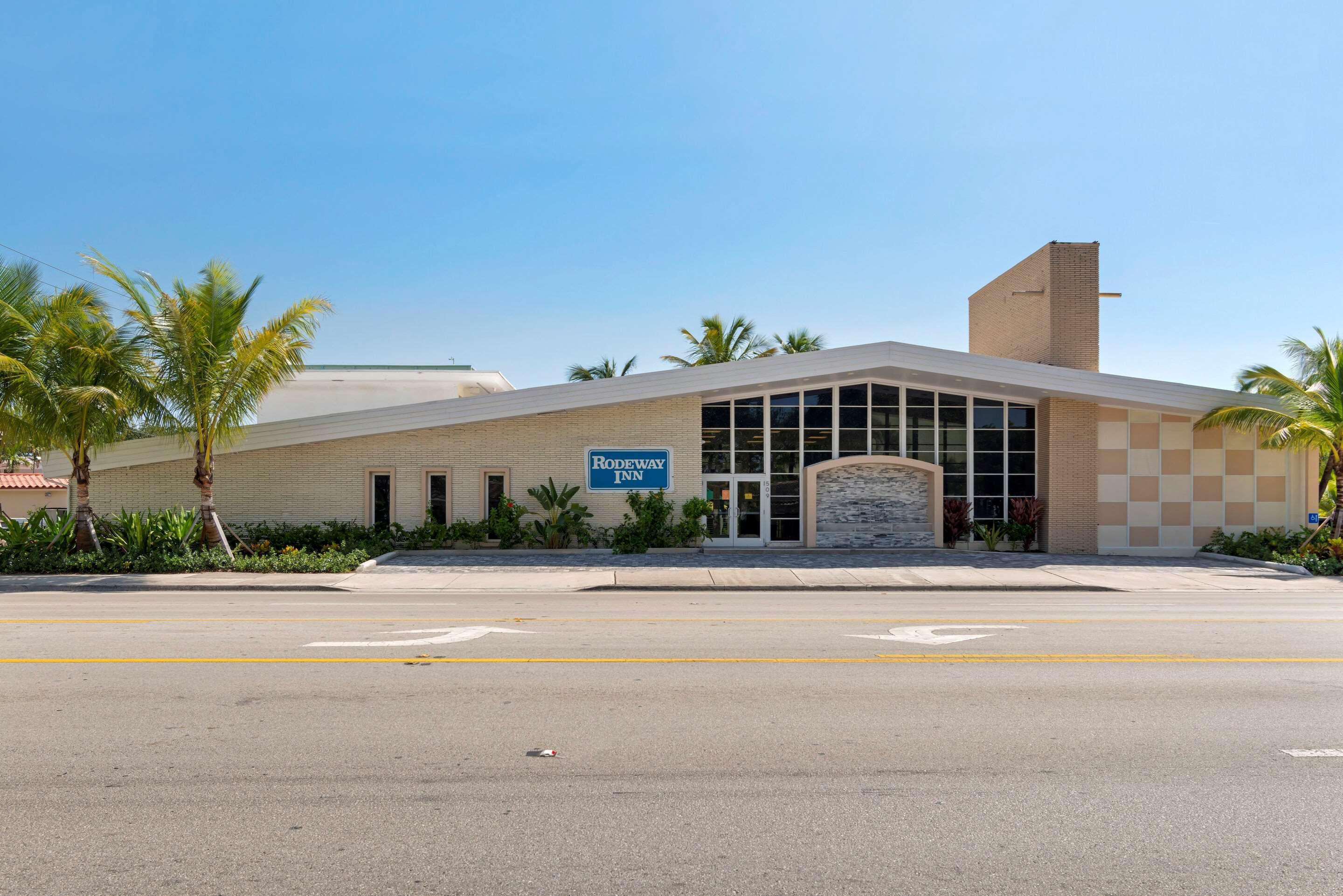 Downtown Hollywood Gardens Inn & Suites Bagian luar foto