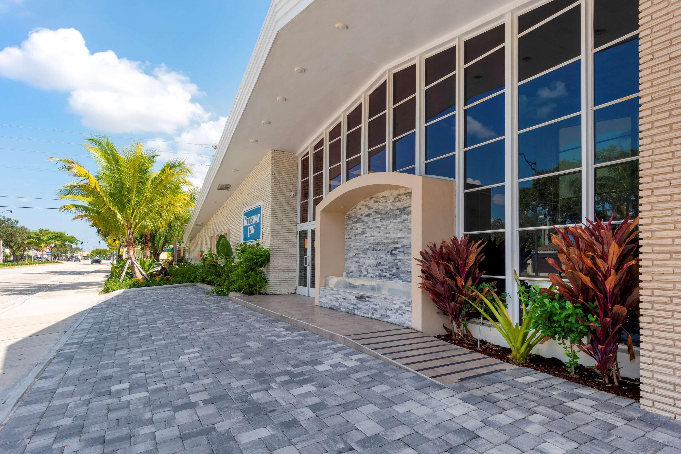Downtown Hollywood Gardens Inn & Suites Bagian luar foto