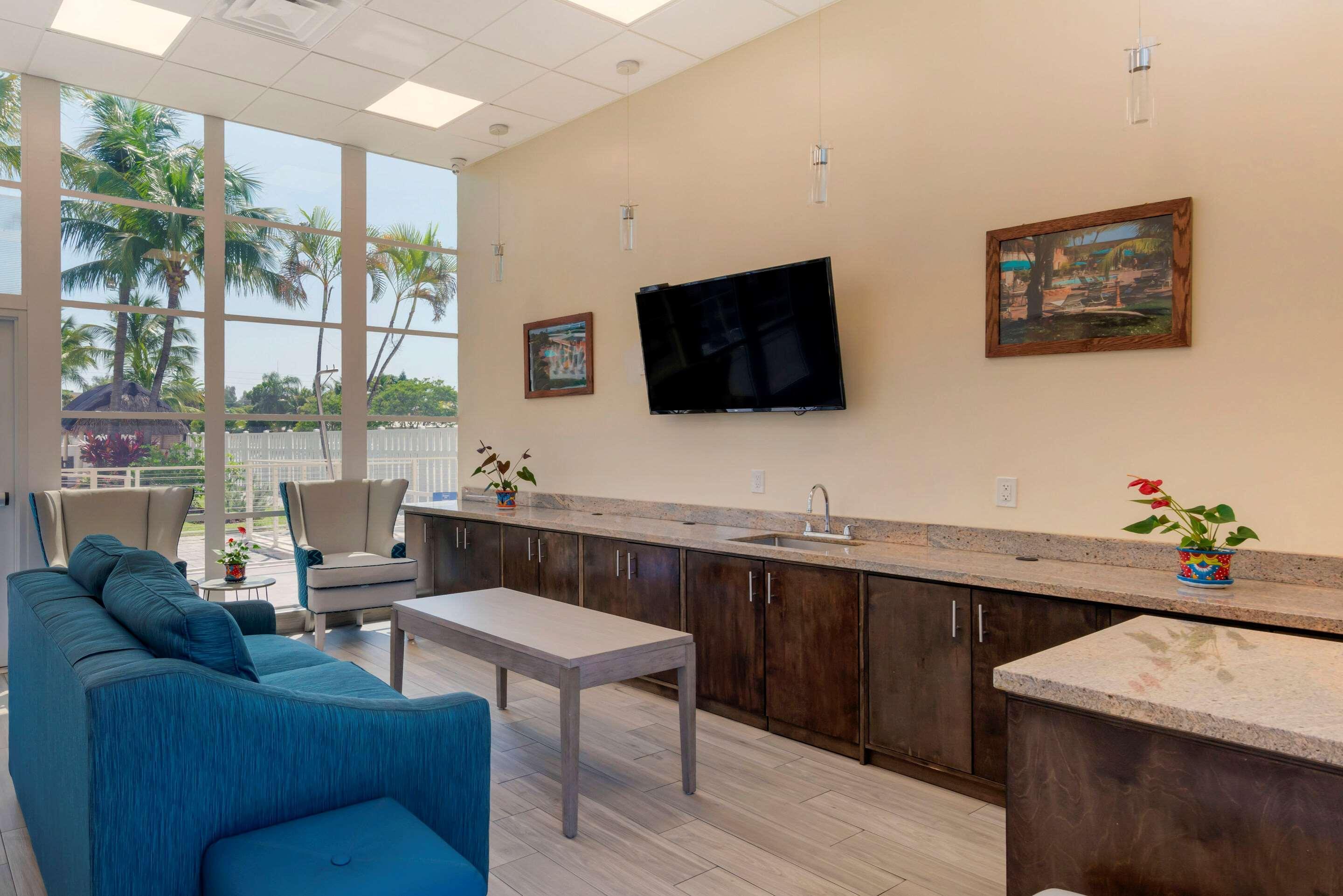 Downtown Hollywood Gardens Inn & Suites Bagian luar foto