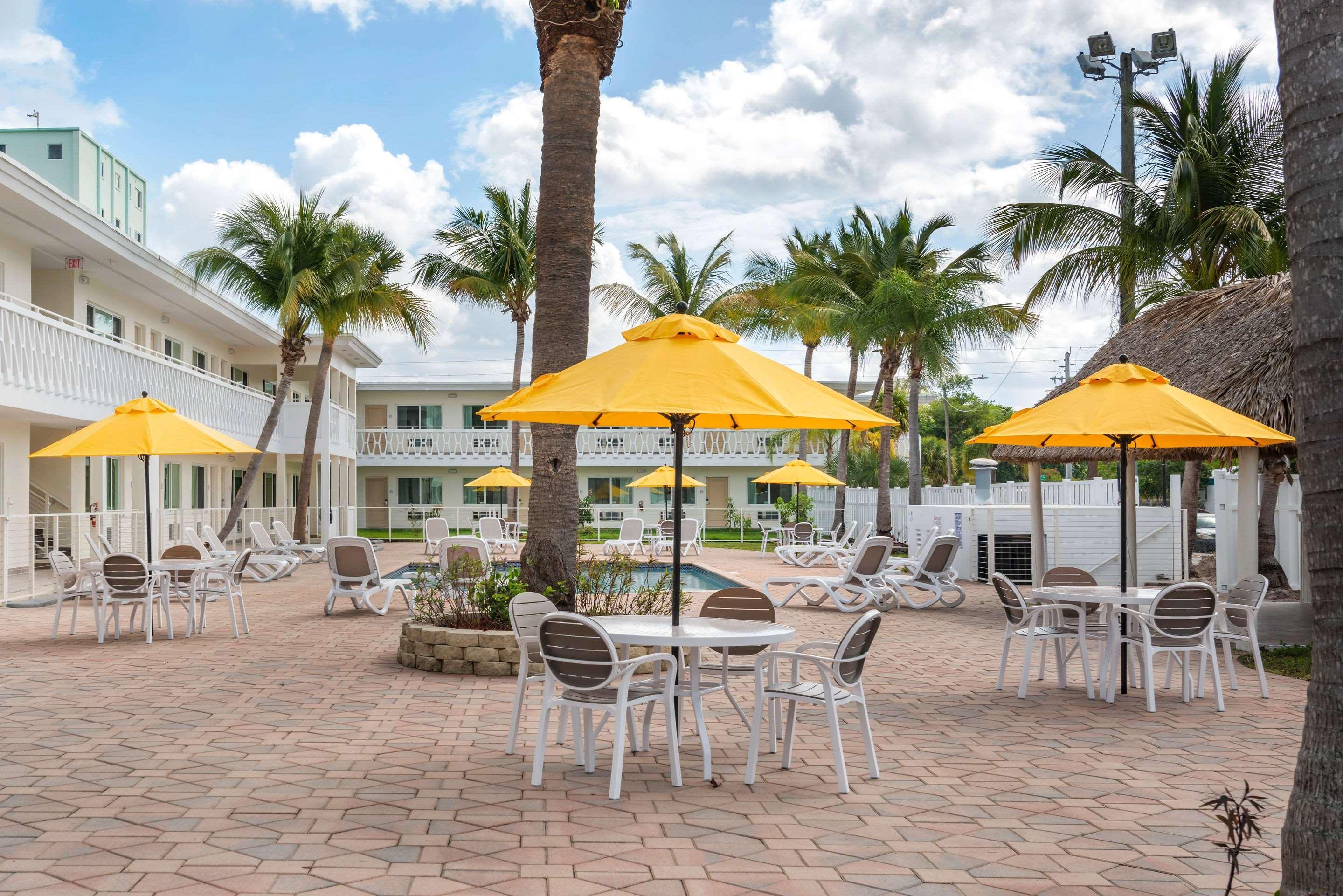 Downtown Hollywood Gardens Inn & Suites Bagian luar foto