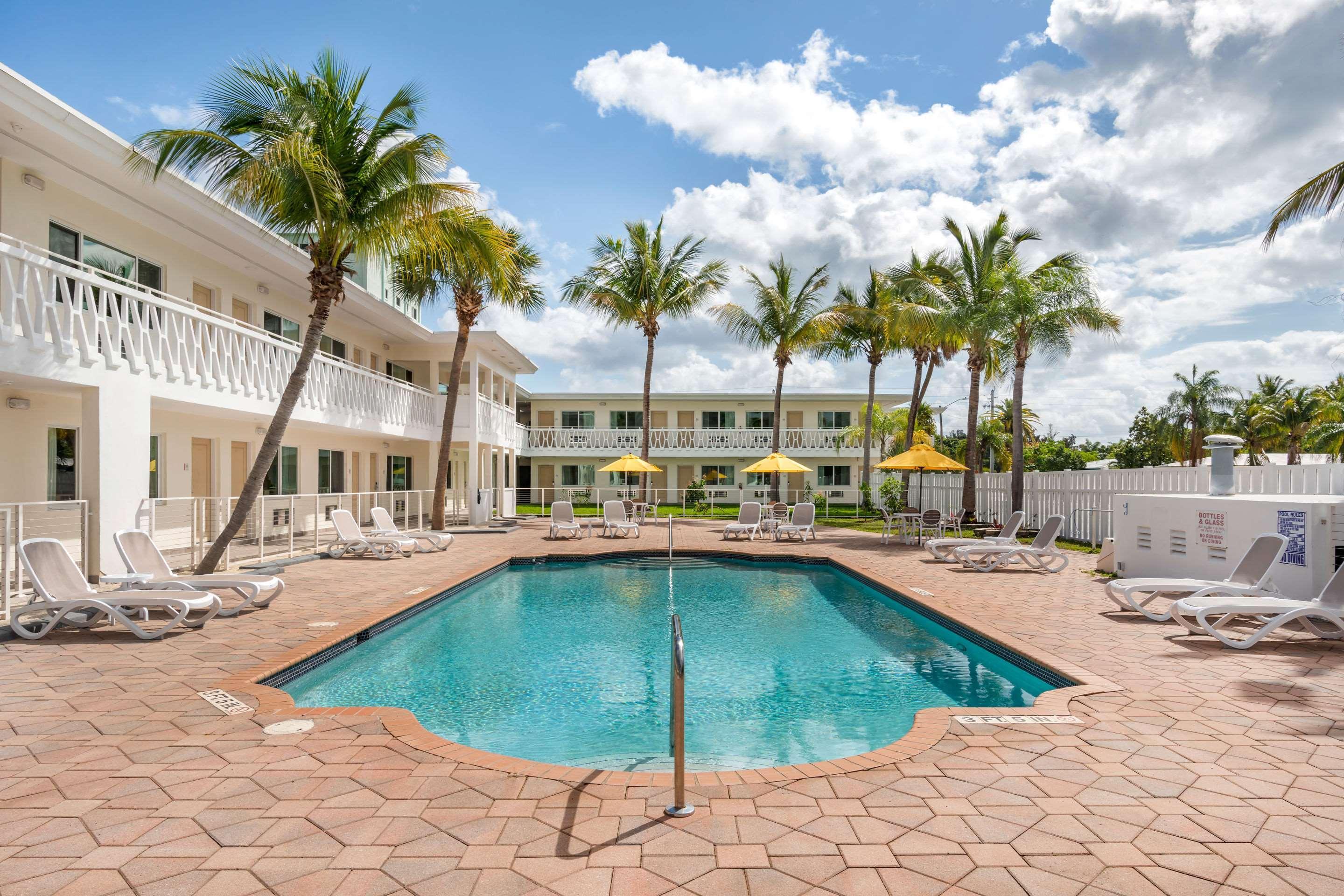 Downtown Hollywood Gardens Inn & Suites Bagian luar foto