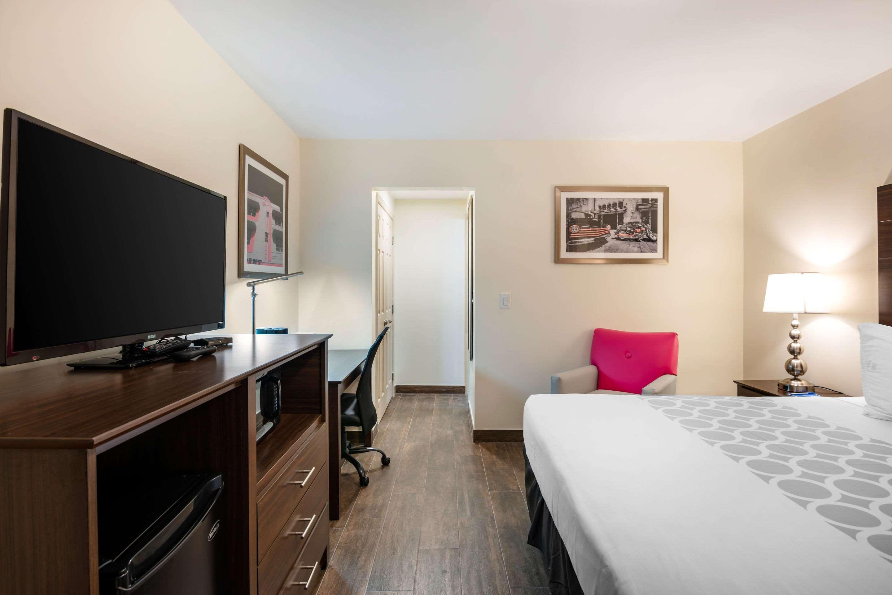 Downtown Hollywood Gardens Inn & Suites Bagian luar foto