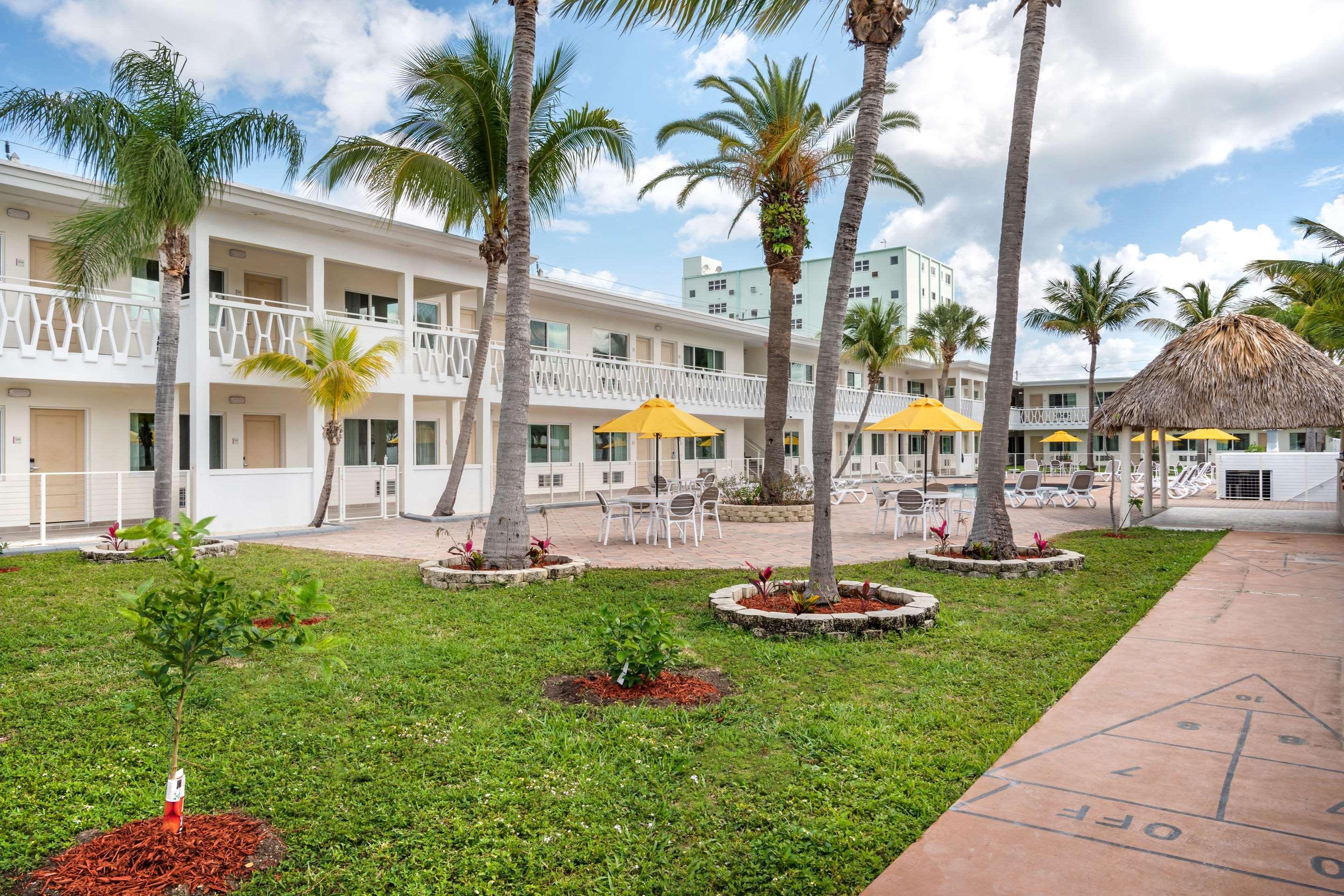 Downtown Hollywood Gardens Inn & Suites Bagian luar foto