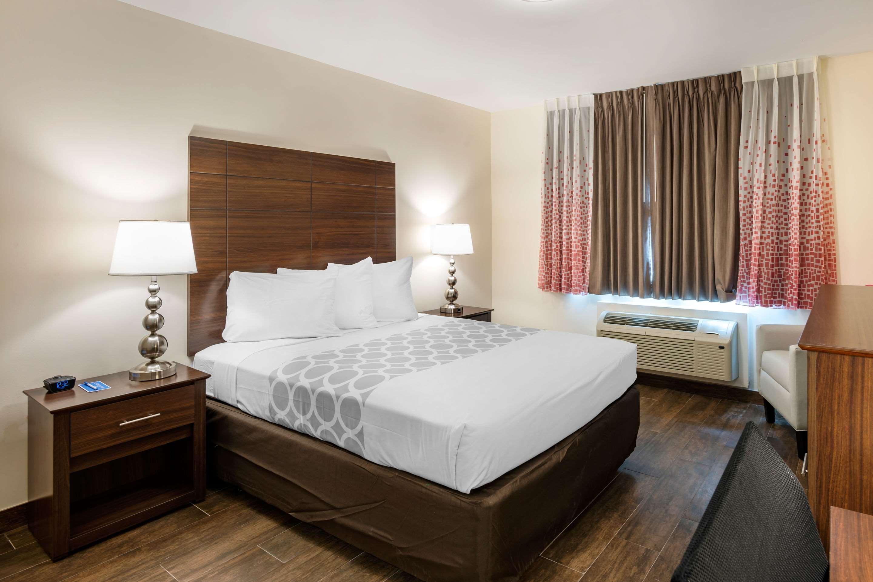 Downtown Hollywood Gardens Inn & Suites Bagian luar foto