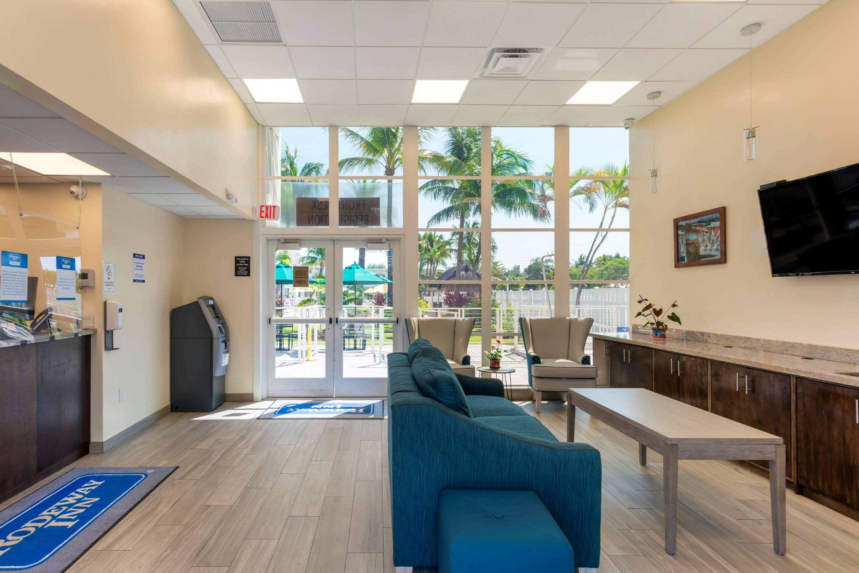 Downtown Hollywood Gardens Inn & Suites Bagian luar foto