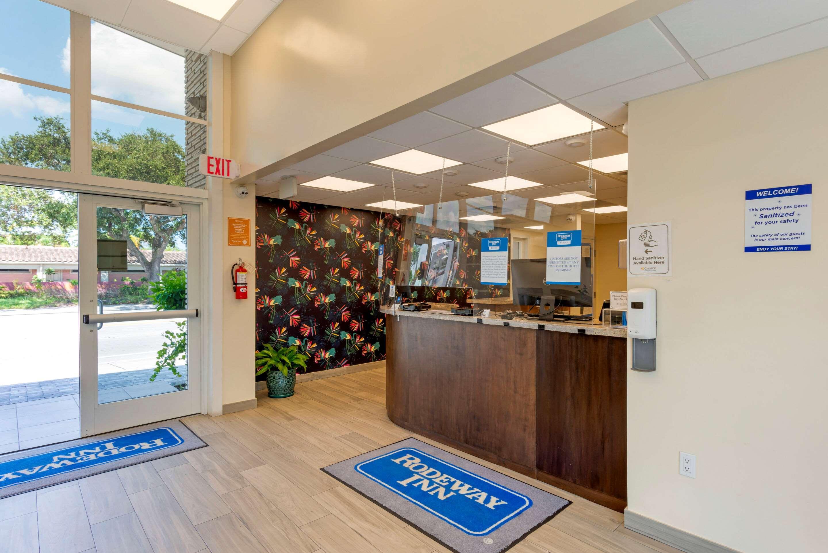 Downtown Hollywood Gardens Inn & Suites Bagian luar foto