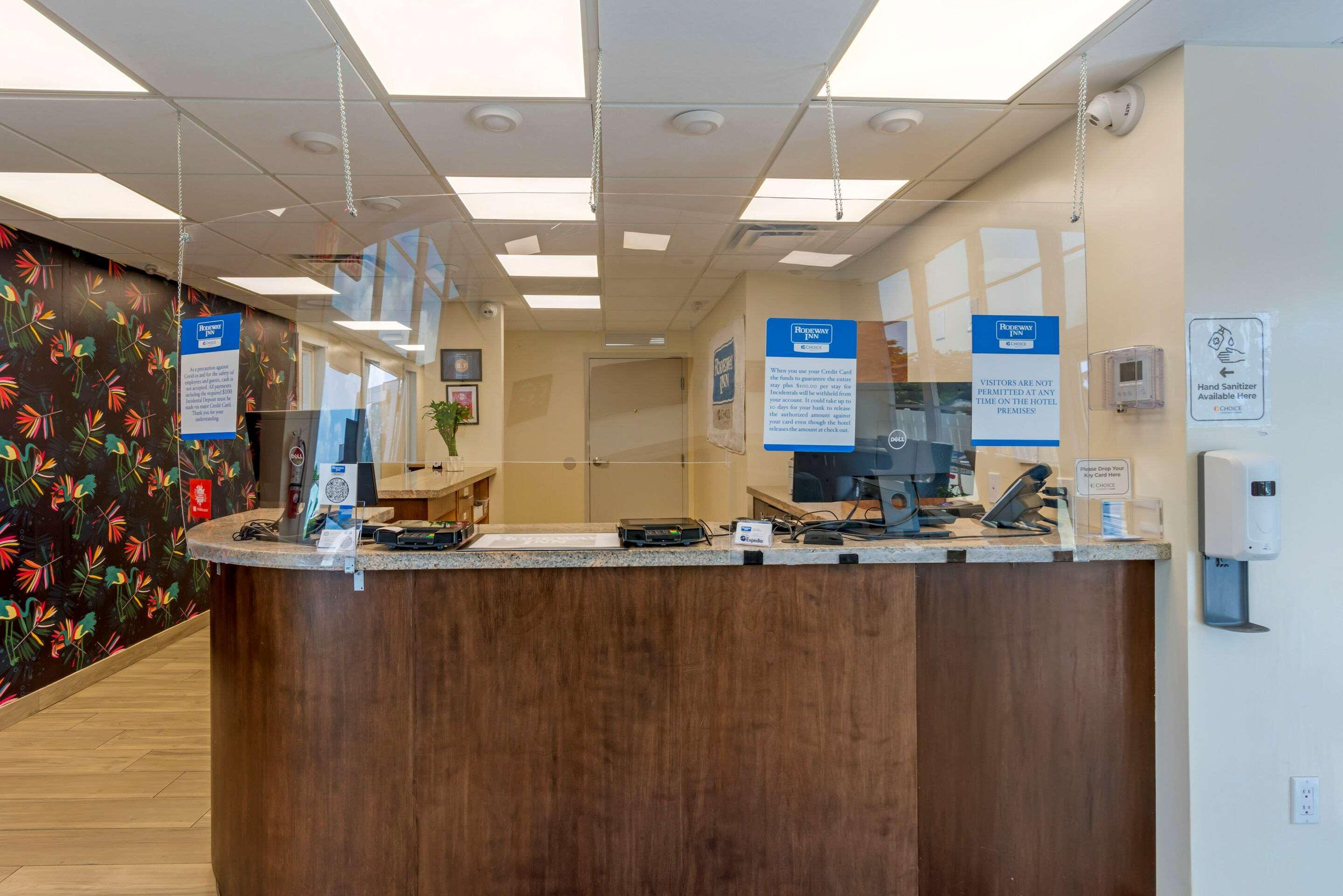 Downtown Hollywood Gardens Inn & Suites Bagian luar foto