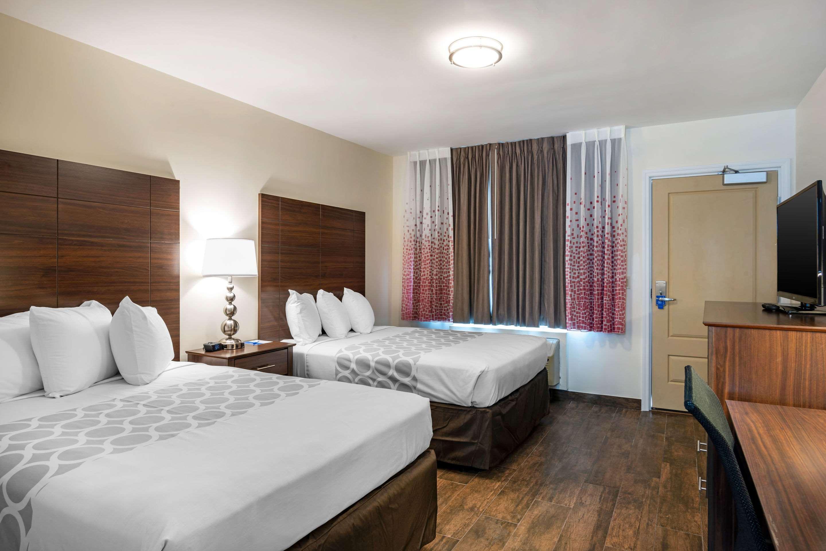 Downtown Hollywood Gardens Inn & Suites Bagian luar foto
