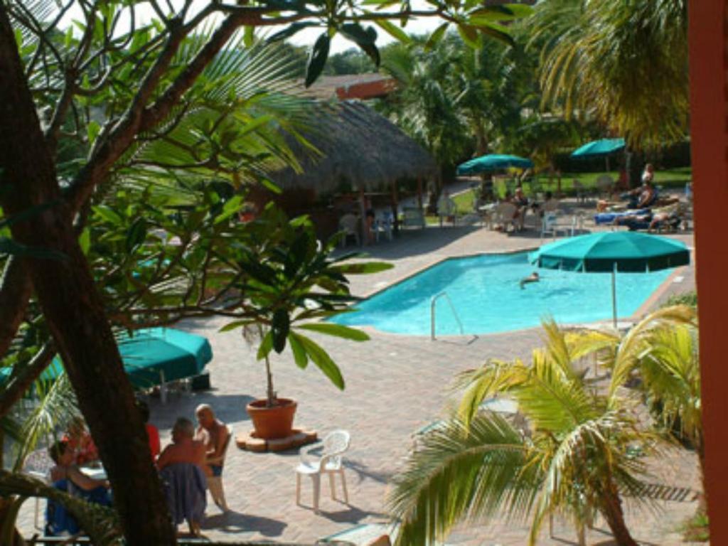 Downtown Hollywood Gardens Inn & Suites Bagian luar foto