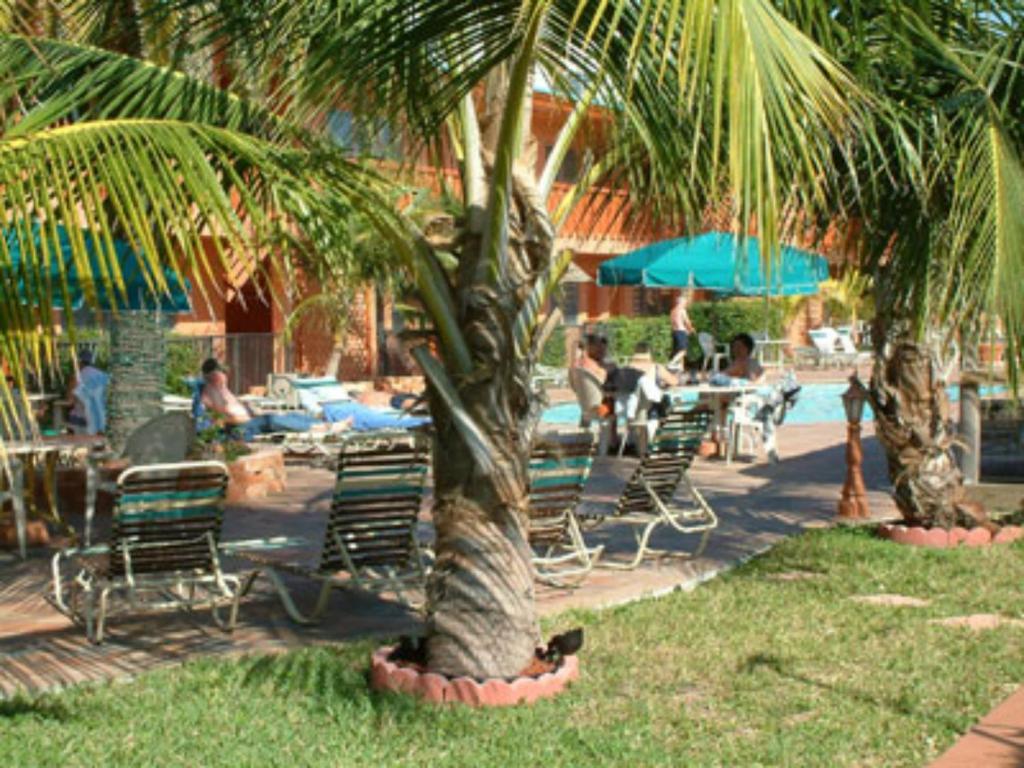 Downtown Hollywood Gardens Inn & Suites Bagian luar foto