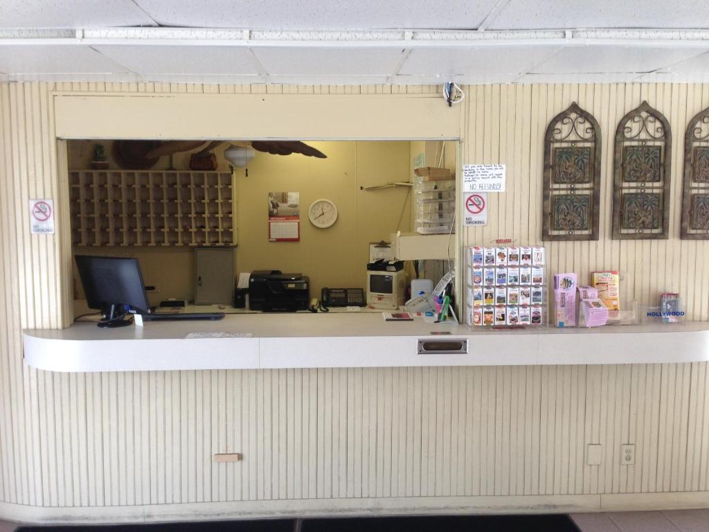 Downtown Hollywood Gardens Inn & Suites Bagian luar foto