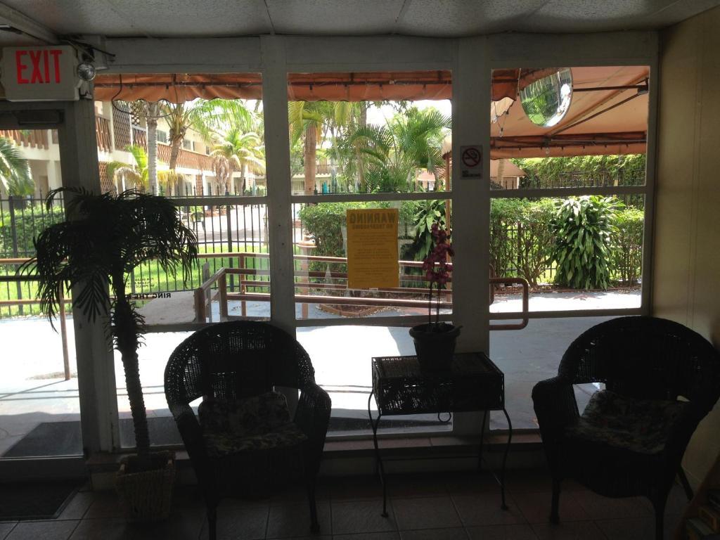 Downtown Hollywood Gardens Inn & Suites Bagian luar foto