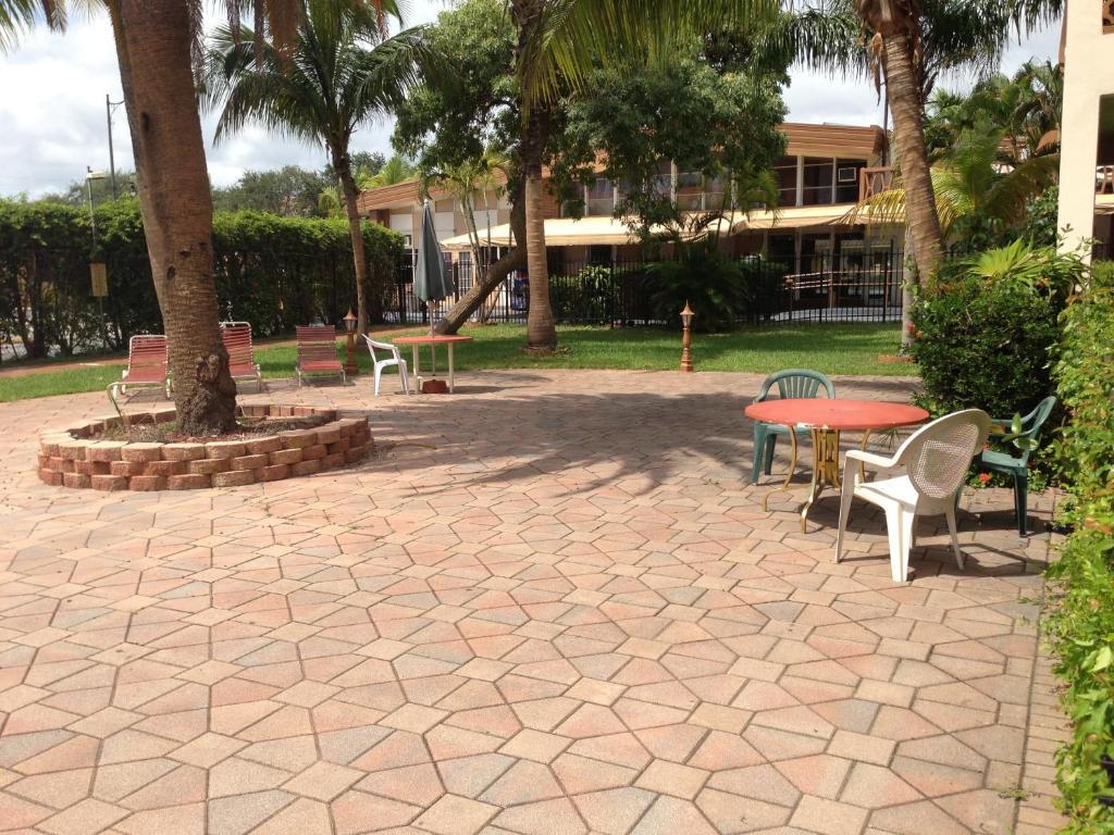 Downtown Hollywood Gardens Inn & Suites Bagian luar foto