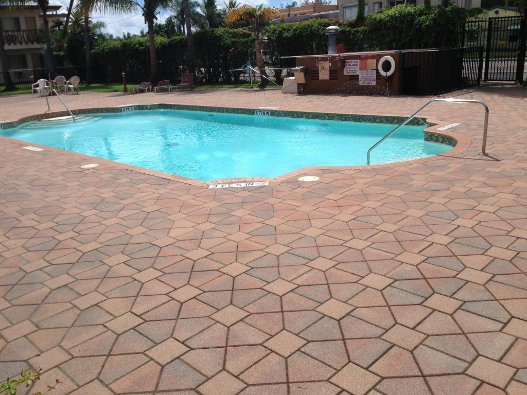 Downtown Hollywood Gardens Inn & Suites Bagian luar foto