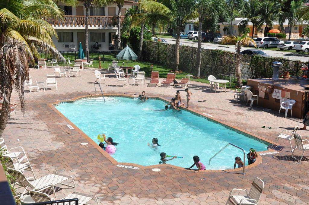 Downtown Hollywood Gardens Inn & Suites Bagian luar foto