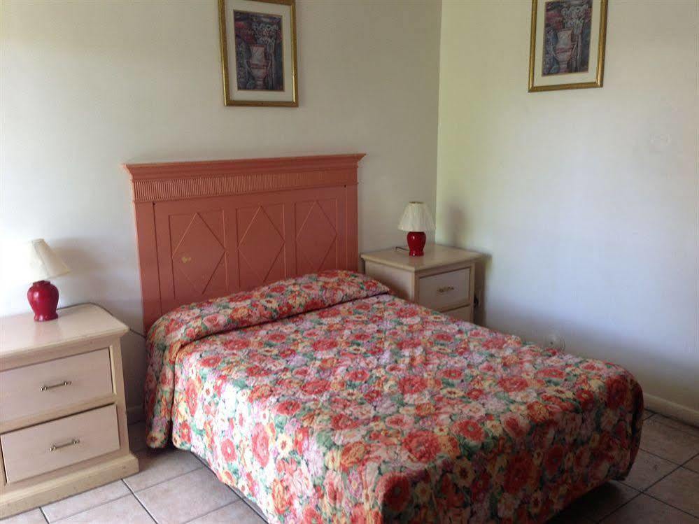 Downtown Hollywood Gardens Inn & Suites Bagian luar foto